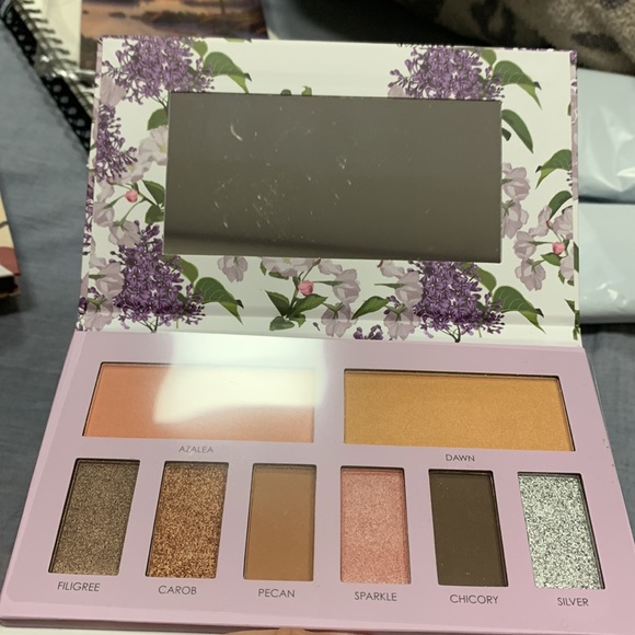 Sakura and Sage Vegan Eyeshadow and Blush Palette - Picture 1 of 3